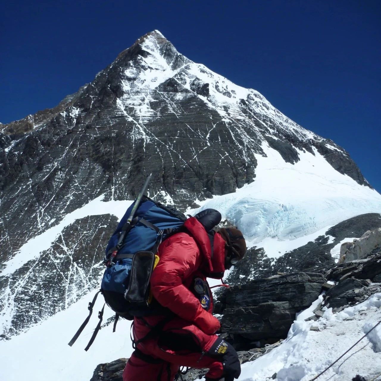 中国登山者冲顶珠峰遇难，没人救援？最著名的遗体已成路标 - 知乎