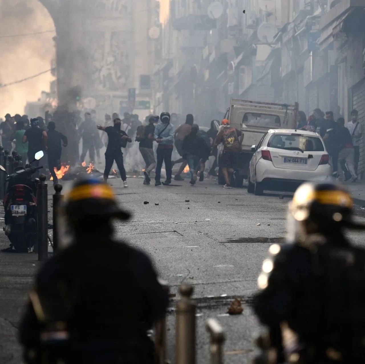 法国为何会爆发骚乱