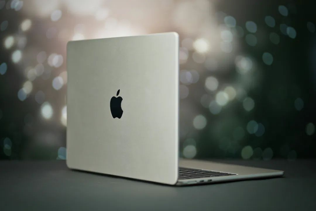 苹果新MacBook Air来了！性能史上最强，续航长长长长长到离谱｜ 视频 
