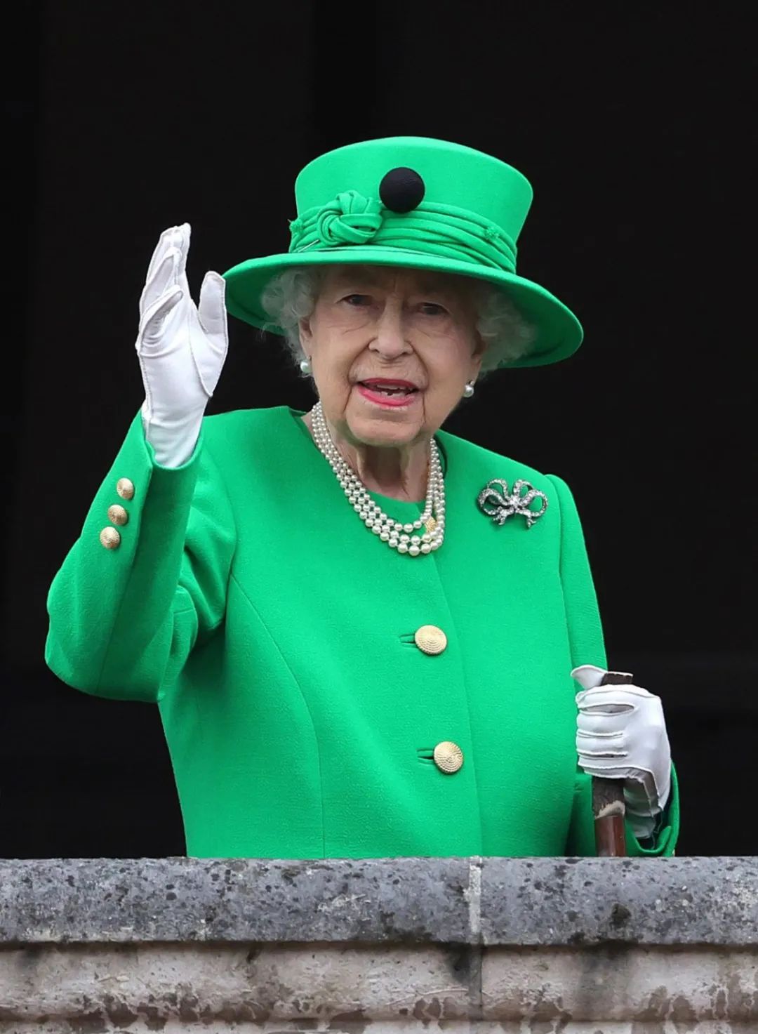 女王庆生凯特C位抢镜，换6套装备碾压梅根，路易王子表情包又亮了… | Redian新闻